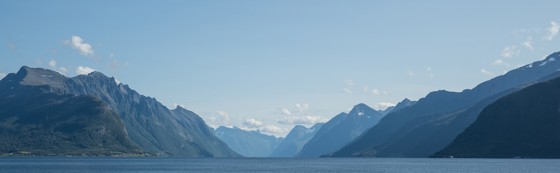 Hjørundfjorden sett frå nord. 