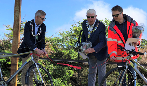 Åpning av tursykkelruten Vita Velo på Lista fyr ved fylkesordfører Terje Damman, ordfører Arnt Abrahamsen og Erling Jonassen fra Statens vegvesen. 