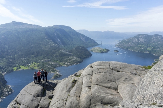 Ikkje berre Tom Cruise vitjar Lysefjorden. 