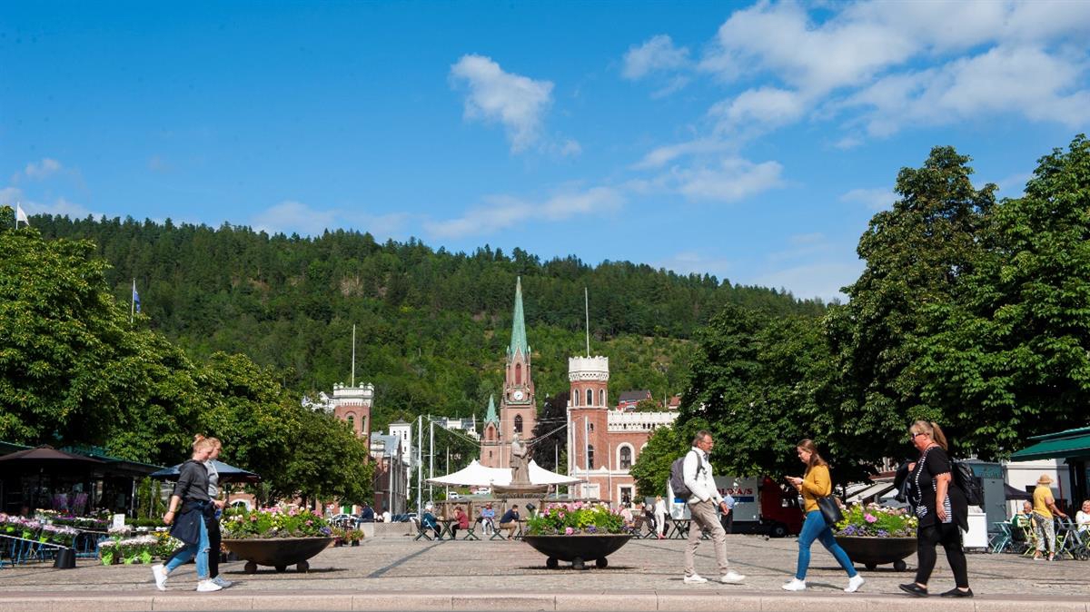 Bragernes torg en sommerdag.