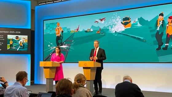 Samferdselsminister Jon-Ivar Nygård og fiskeri- og havminister Cecilie Myrseth ved talerstoler