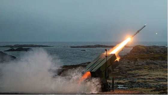 Skarpskyting med NASAMS på Nordmela rakettskytefelt under øvelse Formidable Shield 2023.