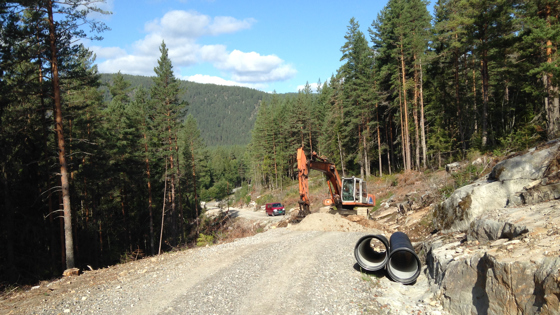 Sprenging av flåfjell, grøftesprenging og legging av nye stikkrenner på Bekkestulvegen, Notodden kommune.