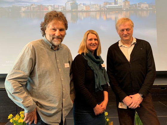 Fra venstre: Finn Arne Almås, Bodin 4H-gård, Tove Olsen, Neståsen barnehage, og Rolf Kåre Jensen, rådmann Bodø kommune.