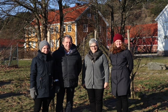 Fra venstre Alexandra Devik, Oikos, Ole Magne Omdal, Fylkesmannen i Aust- og Vest-Agder, Kari Brunvatne Kleivset, rektor Søgne vgs., Marte Guttulsrød, Oikos. 