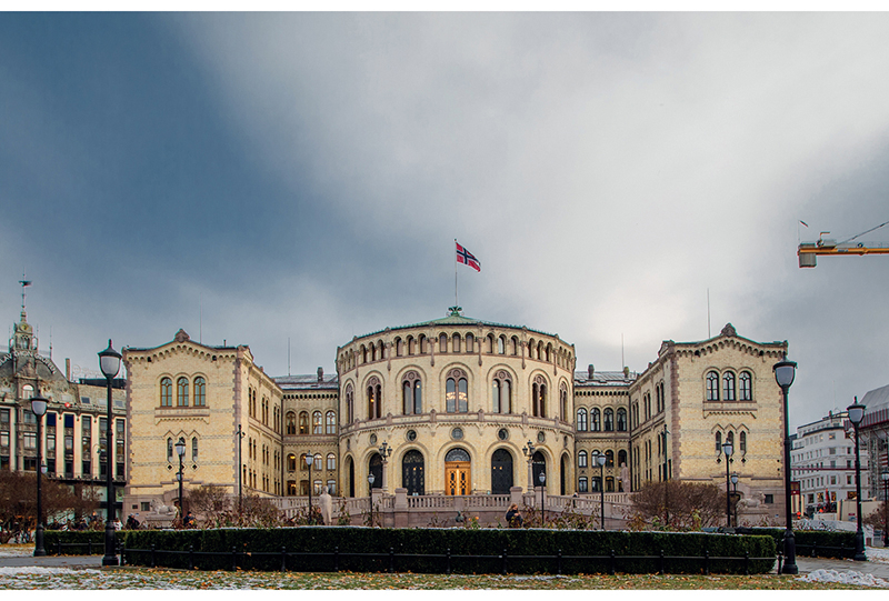 Figur 9.1 Ett av målene for sammensatt virkemiddelbruk kan være å svekke fundamentet som liberale demokratier er bygget på, som tilliten til myndigheter, tillit mellom mennesker og mellom grupper av mennesker, og en fri demokratisk debatt.