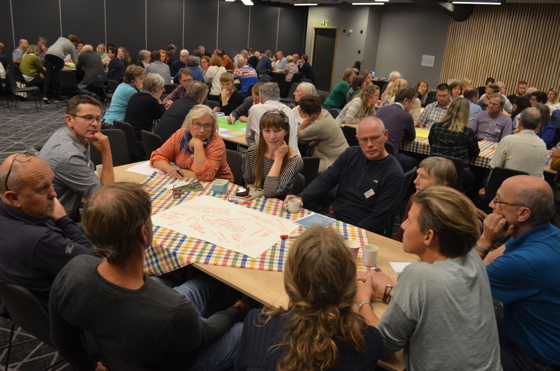 Erfaringsdeling på kafédialogen; «Å ta klimakloke val heime».