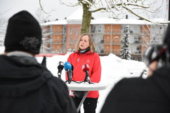 Bilete av NVEs regionsjef Toril Hofshagen på eit pressemøte i etterkant av kvikkleireskredet på Gjerdrum.