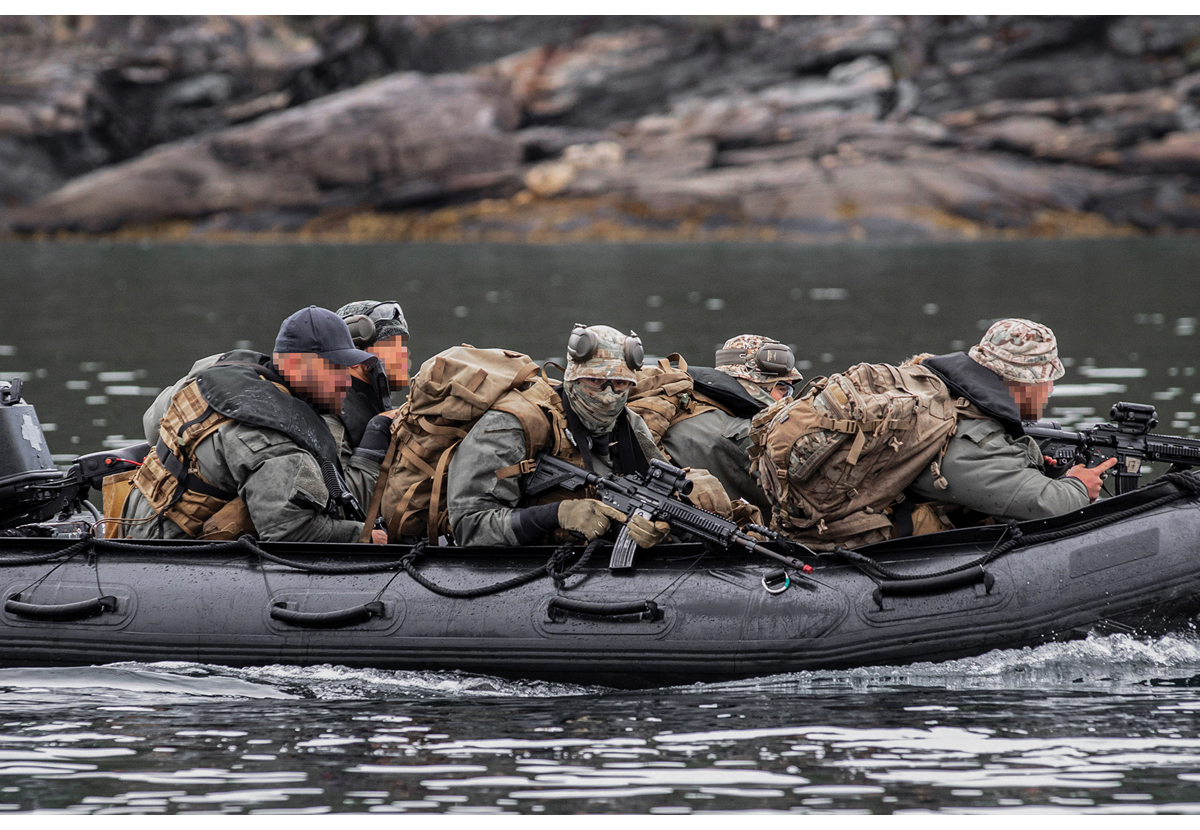 Figur 2.3 Militær støtte til Ukraina videreutvikles gjennom ulike internasjonale kapabilitetskoalisjoner. Norge og Storbritannia skal lede den maritime koalisjonen. Bildet viser ukrainske spesialsoldater på et treningsopphold i Norge etter et britisk, nederlan...