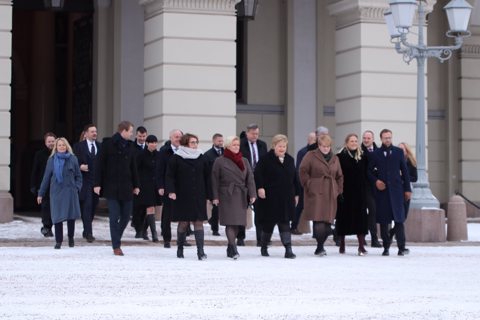 Regjeringen Solberg på Slottsplassen etter statsråd 22. januar 2019. 