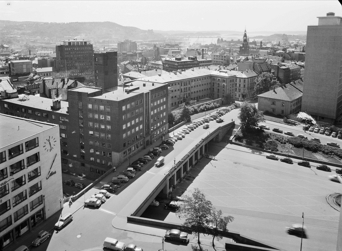 Høyblokken og brannstasjonen 1958