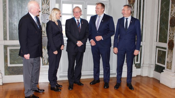 Fra venstre Arnor Sigurjonsson (generaldirektør Island), Trine Bramsen (forsvarsminister Danmark), Peter Hultqvist (forsvarsminister Sverige), Antti Kaikkonen (forsvarsminister Finland) og Frank Bakke-Jensen (forsvarsminister Norge).