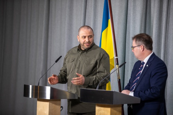 Ukrainian Defence Minister Rustem Umerov with his Norwegian counterpart Bjørn Arild Gram at a press conference in Oslo on 15 November. Photo: Håvard Strand / Norwegian Armed Forces