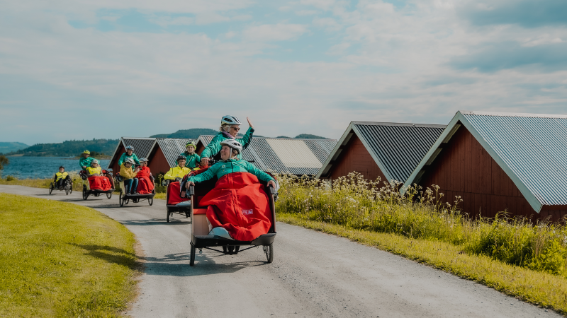 Frivilligsentral på sykkeltur med eldre