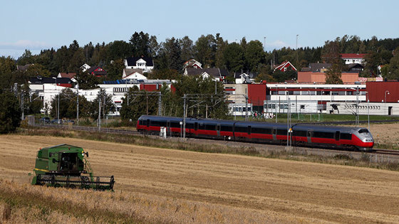 Tresking på nedbyggingsklart jorde på Moer, Ås i Viken