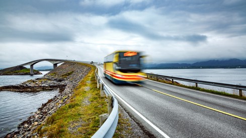 stockfoto av buss på vei