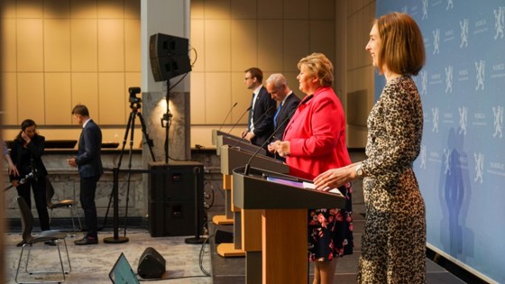 Fra podiet på pressekonferansen om koronasituasjonen 29. mai. Ropstad, Sanner, Solberg og Nybø på podiet.