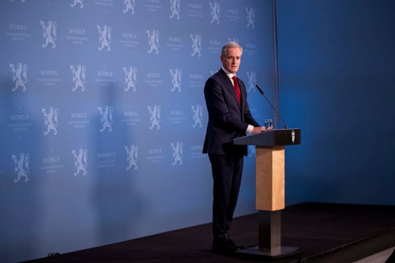 Statsminister Jonas Gahr Støre på sin første pressekonferanse som statsminister.