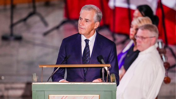 Statsminister Jonas Gahr Støre i Oslo domkirke under sørgegudstjeneste