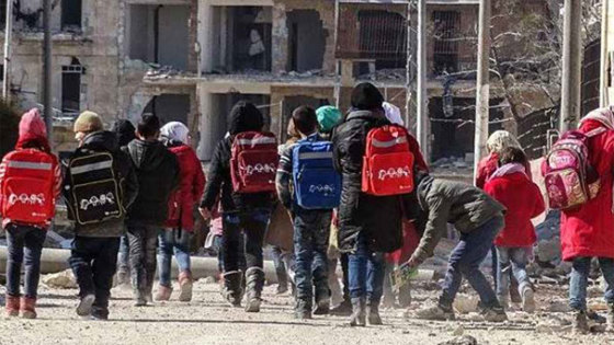 Barn på vei til skole i Aleppo, Syria 2017. Foto: Nadim Sherum, Syria Røde Halvmåne